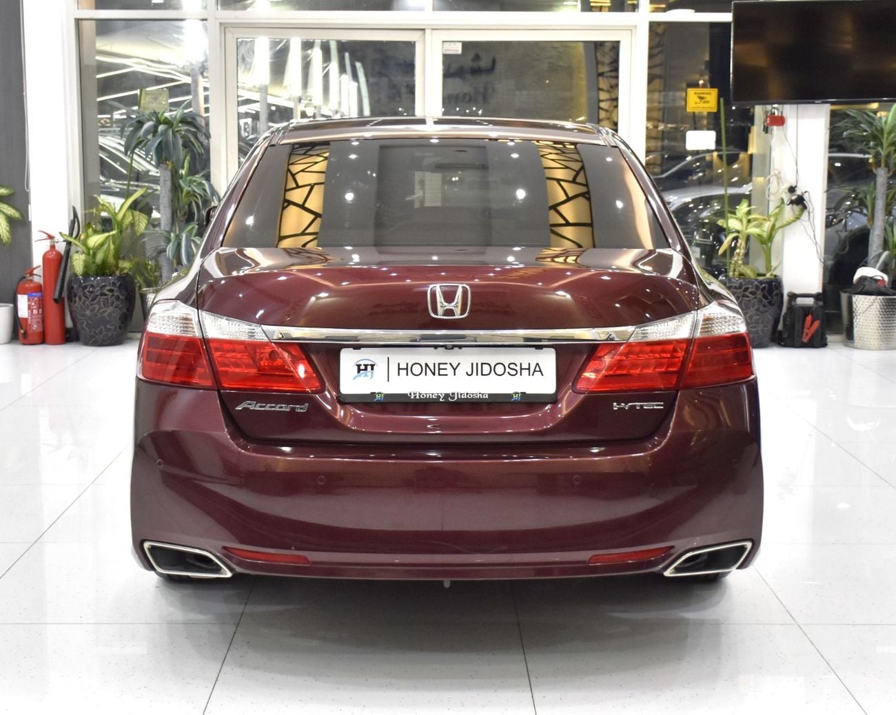 هوندا أكورد EX عرض ممتاز على سيارة هوندا أكورد i-Vtec (موديل 2016) باللون العنابي بمواصفات خليجية