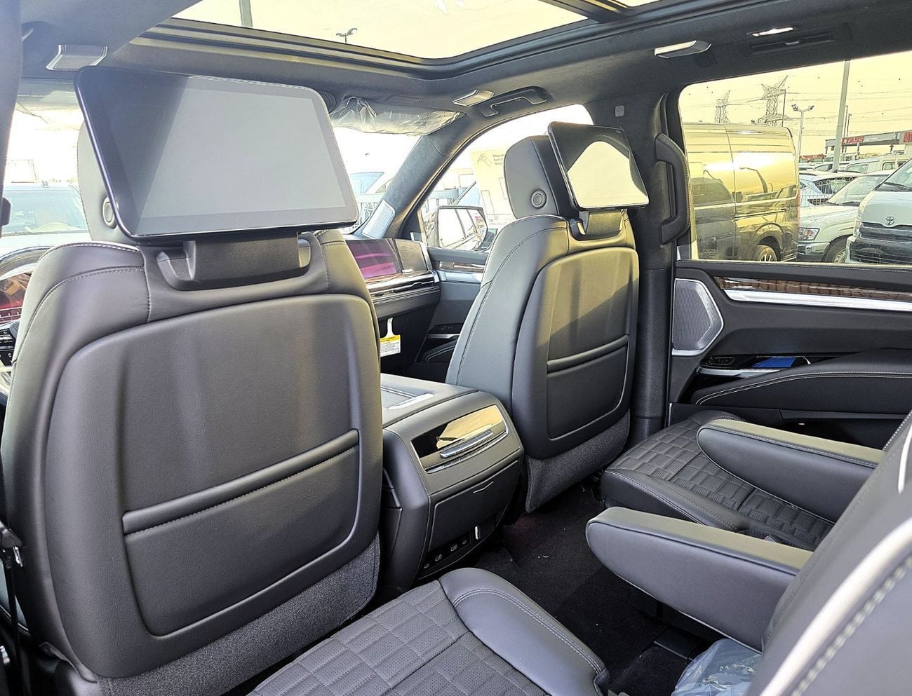 Cadillac Escalade SPORT PLATINUM Cadillac Escalade 6.2L Petrol V8 4WD Sport Black Color 2026 Model