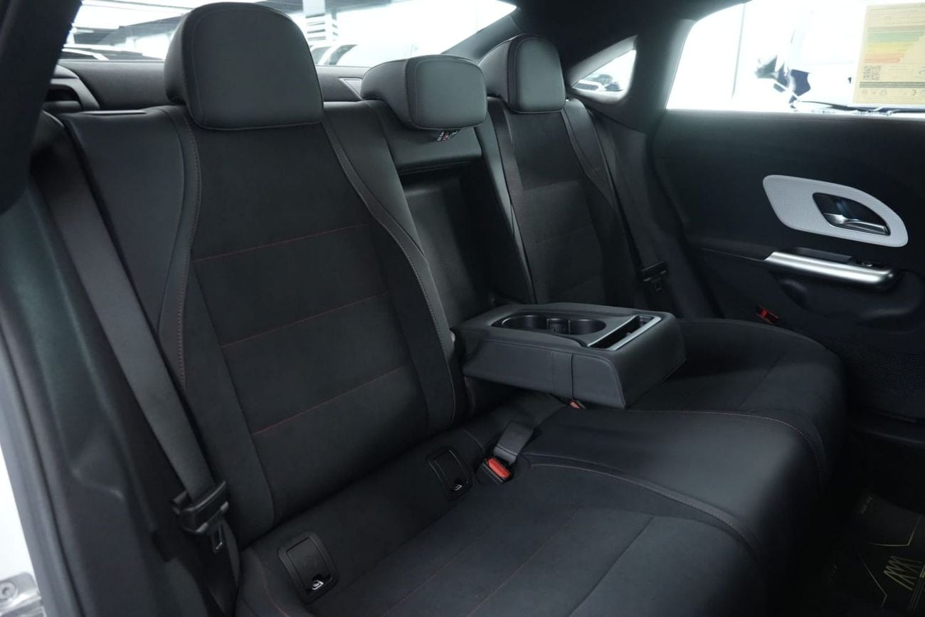 Mercedes Benz CLA 200