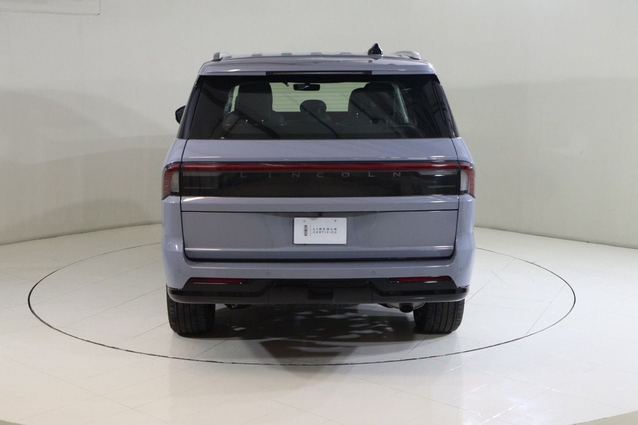 Lincoln Navigator RESERVE N1525 / AL TAYER MOTORS AL QOUZ SHOWROOM