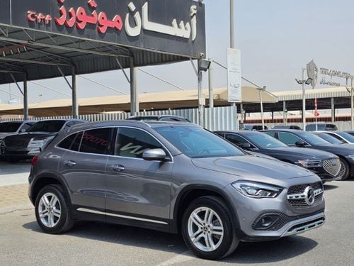 Mercedes Benz GLA250 STANDARD