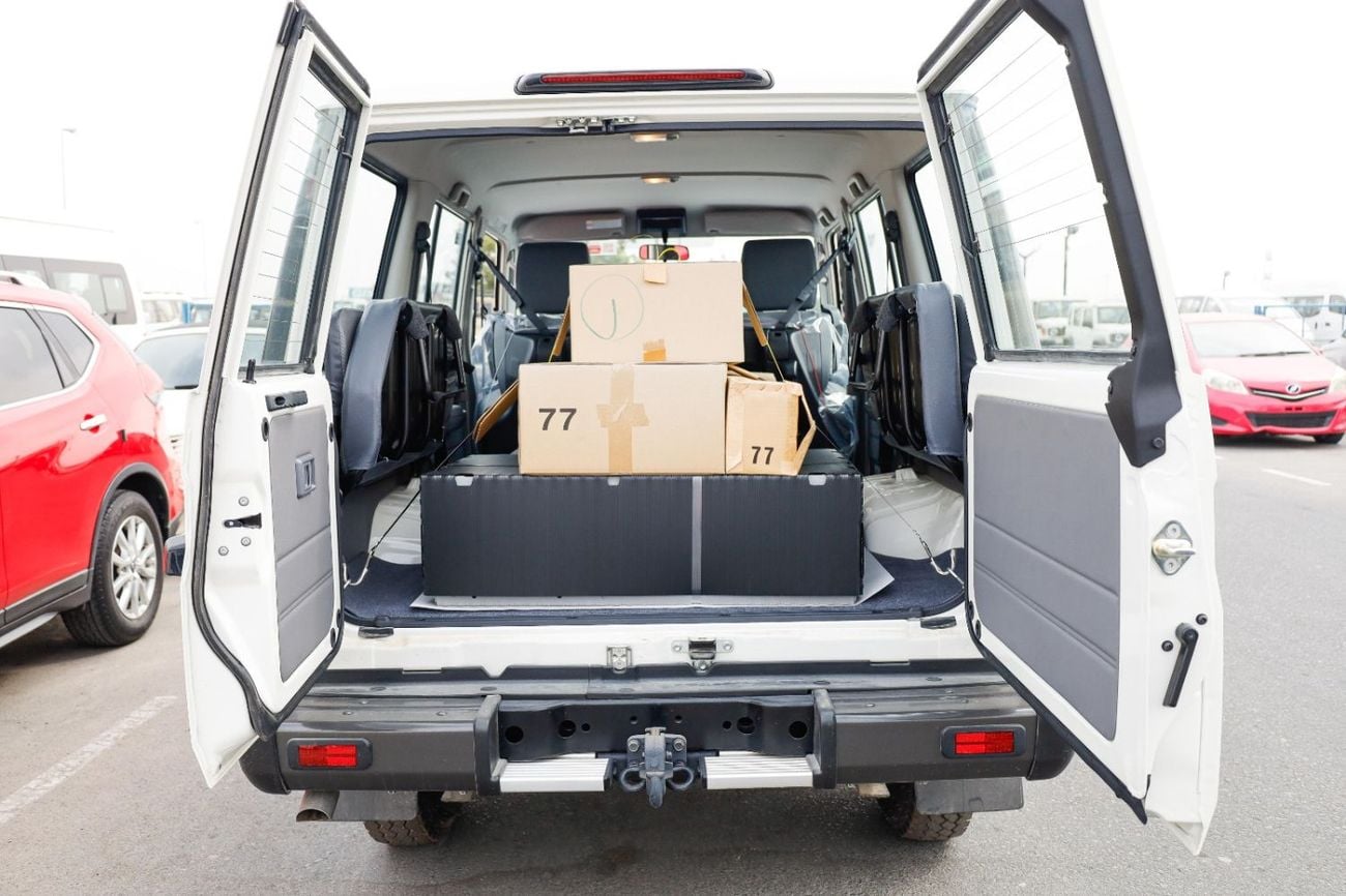 Toyota Land Cruiser 70 LC76 HARD TOP