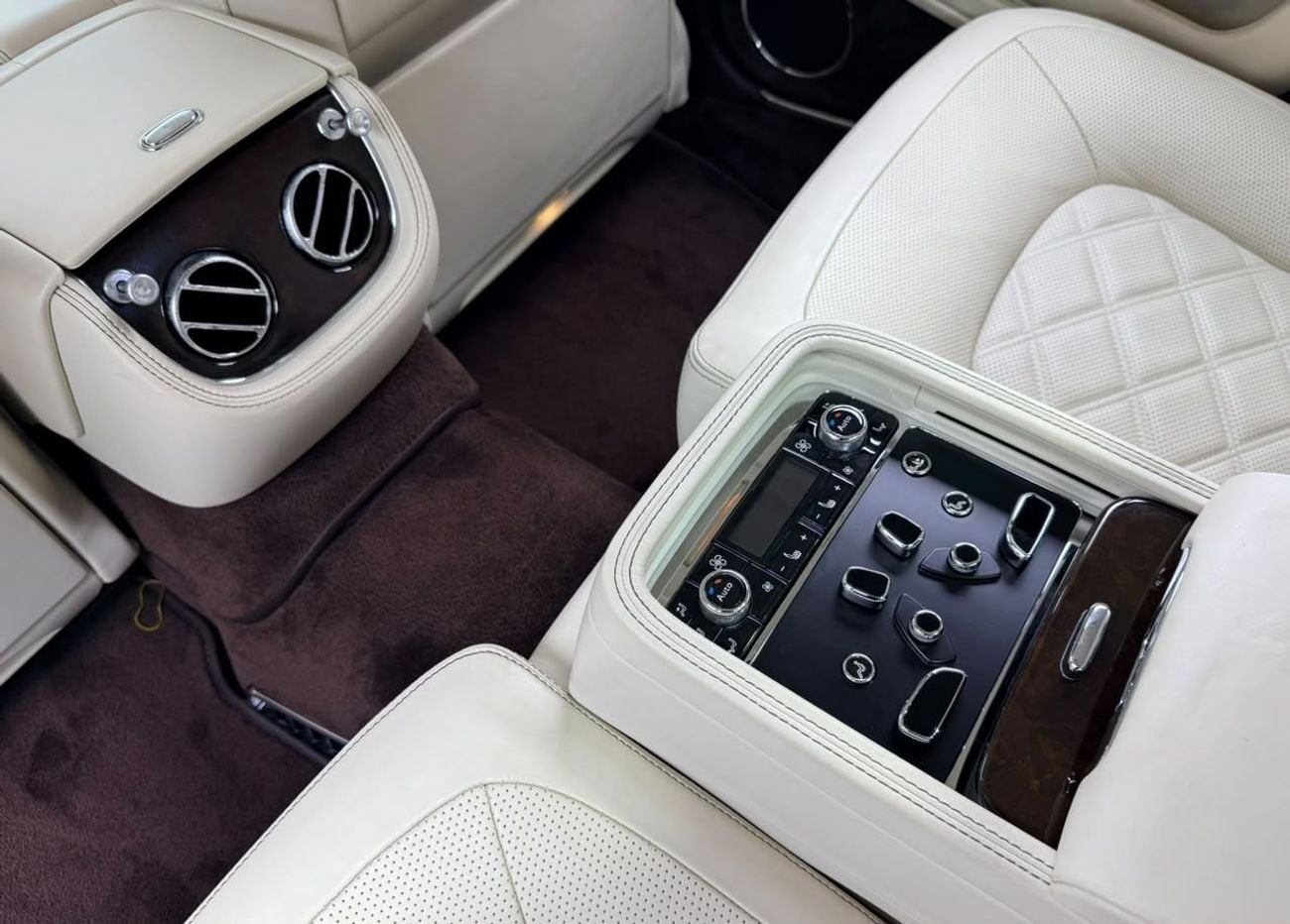 Bentley Mulsanne STANDARD 2016 Bentley Mulsanne Speed, Full Bentley Service History, GCC Specs