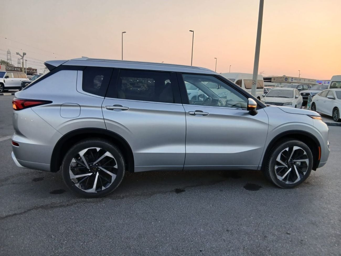 Mitsubishi Outlander PREMIUM