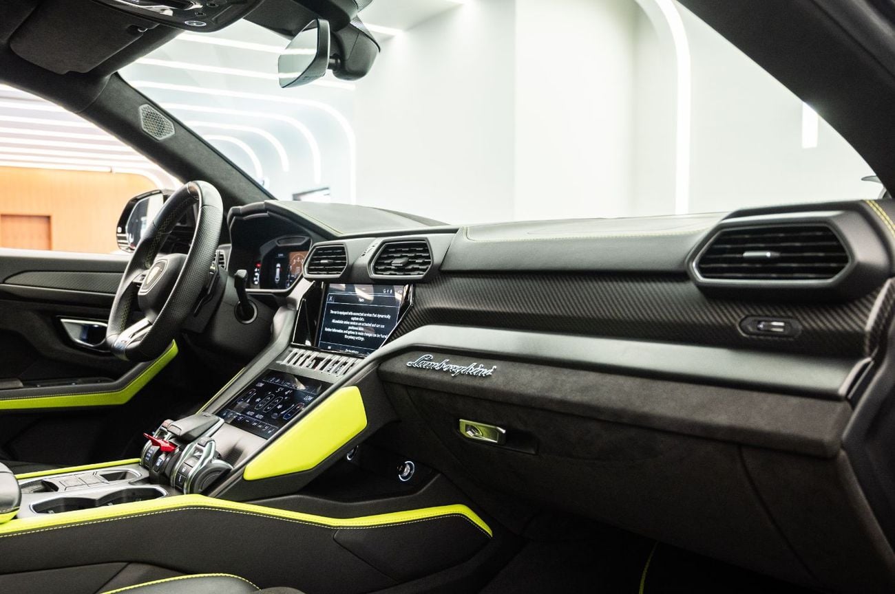 Lamborghini Urus STANDARD Pearl Capsule – European Specs – Accident Free