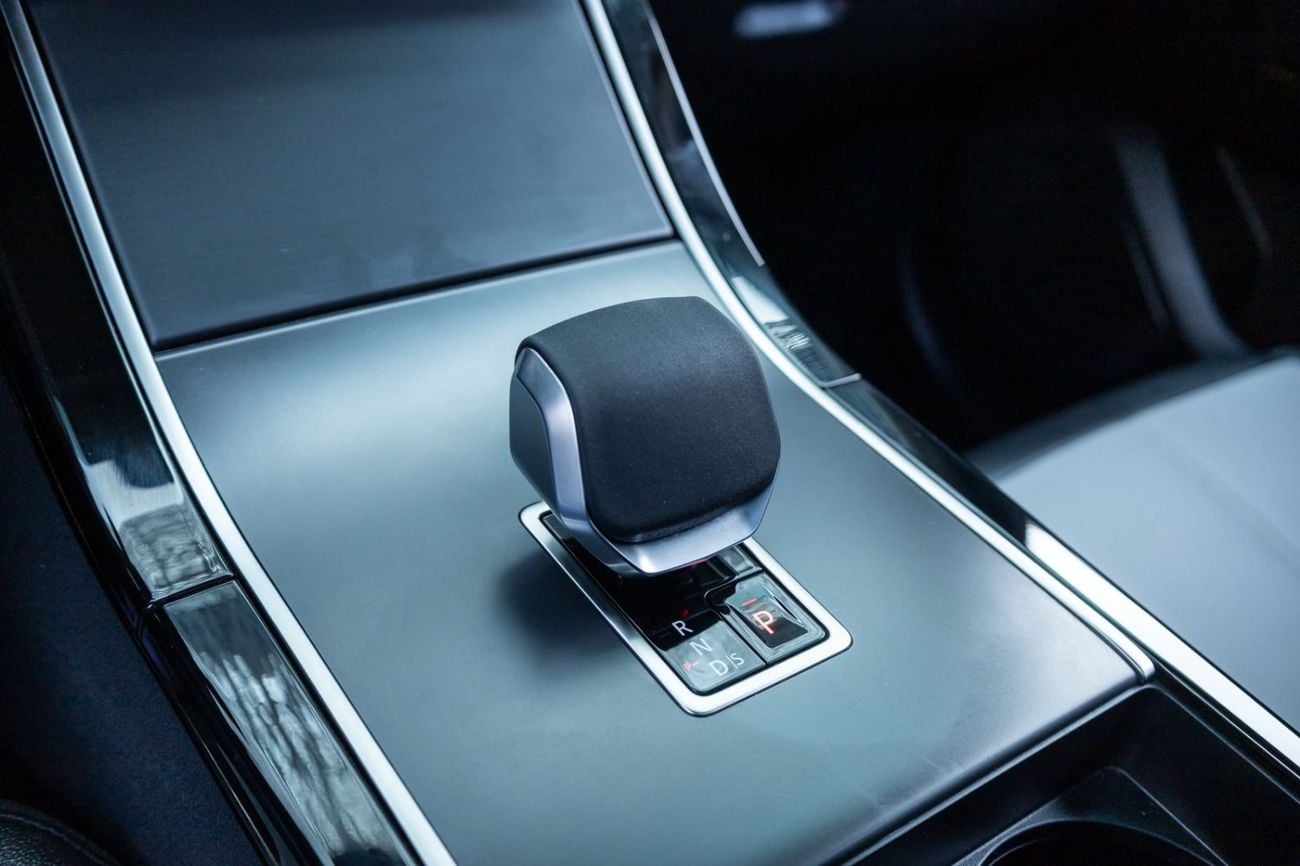 Land Rover Range Rover Velar P250 Dynamic SE Range Rover Velar P250 Dynamic SE 2025 GCC | Agency Warranty | Service Contract