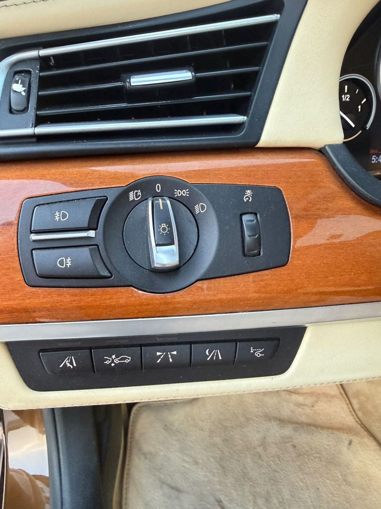 بي أم دبليو 750Li إكسكلوسيف تشغيل بالبصمة ودخول ذكي