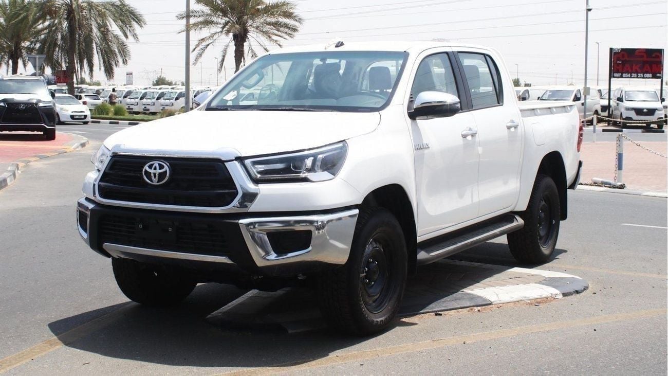 تويوتا هيلوكس SR5 Toyota Hilux 2.4L diesel M/T Wide body with Chrome bumper White 2026 model