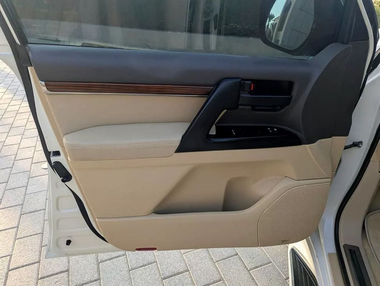 تويوتا لاند كروزر GXR محرك V6 سعة 4.0 لتر - كامل المواصفات | 42,000 كم، حالة ممتازة