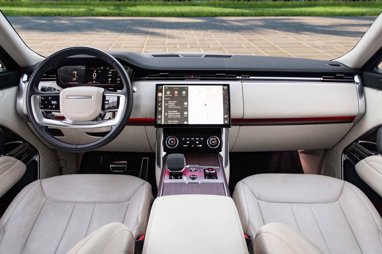 لاند روفر رينج روفر P400 SE Range Rover SE P400 | 8,617 P.M | 0% Downpayment | 2028 WARRANTY/SERVICE!