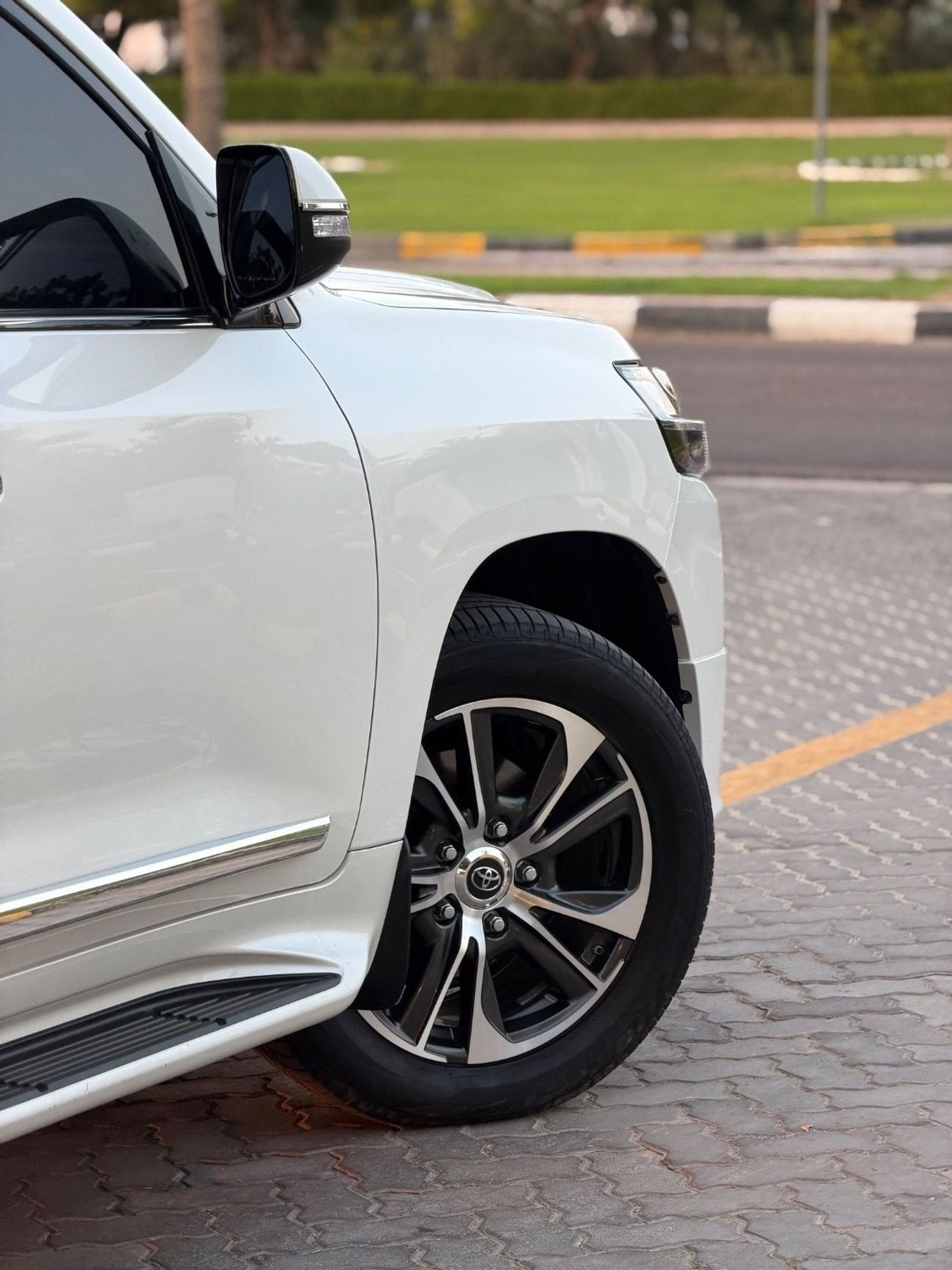Toyota Land Cruiser GXR Grandturing V8