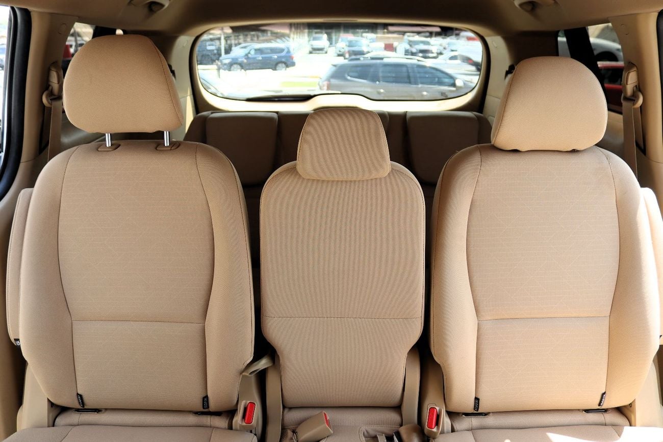 Kia Carnival EX ACCIDENTS FREE - GCC - PERFECT CONDITION INSIDE OUT - MID OPTION