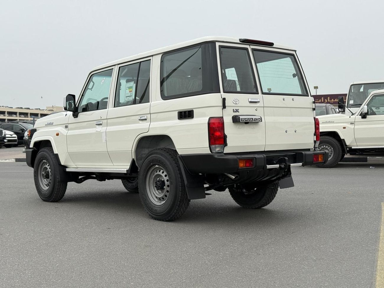 Toyota Land Cruiser 70 LC76 LX EXPORT ONLY - LC76 2.8 E Automatic - Basic with diff lock