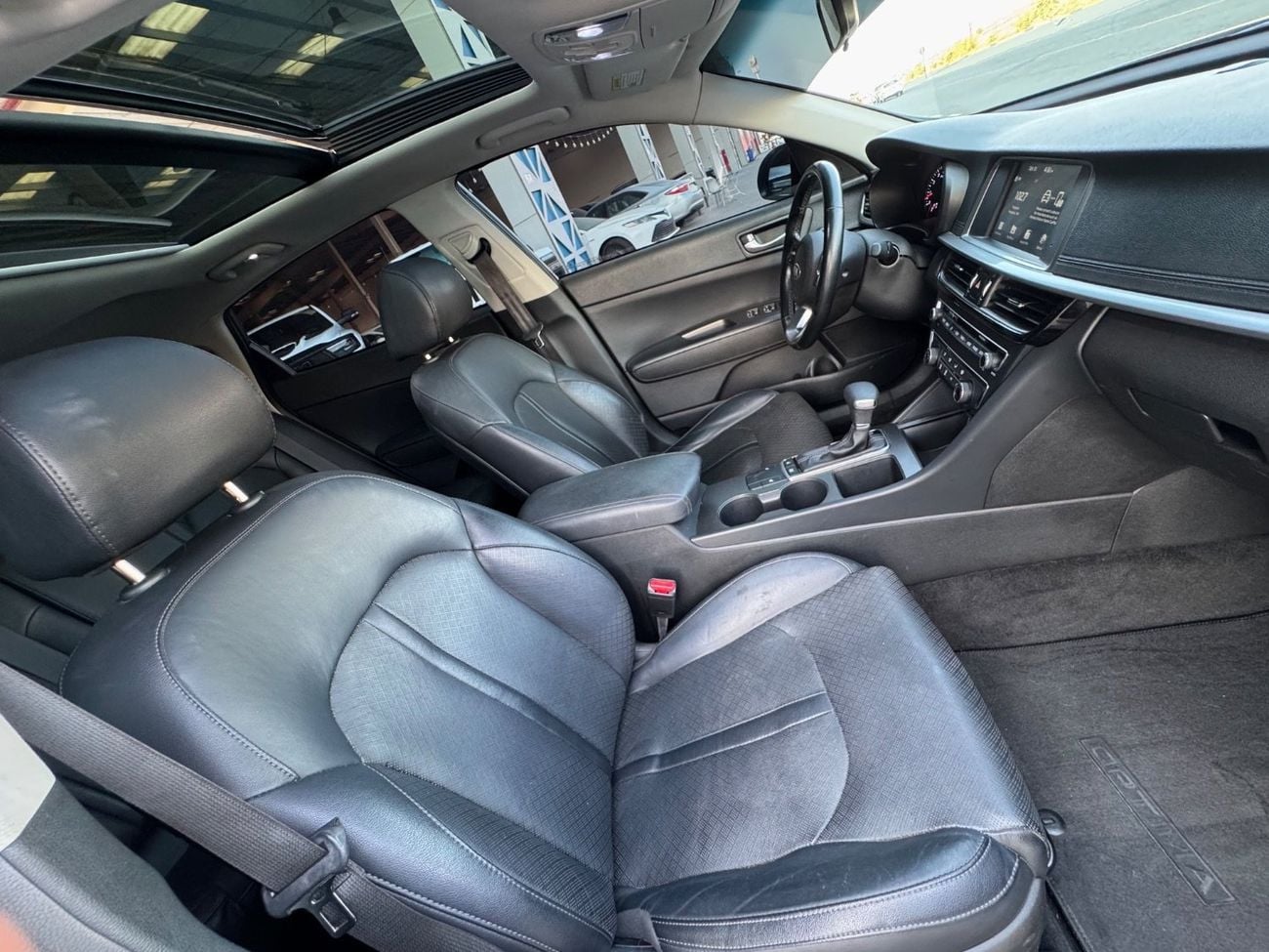 Kia Optima EX V4 2.5L / PANORAMIC SUNROOF / LEATHER / BLIND SPOTS / ROAD ASSIST / RIMS / IN PERFECT CONDITION..