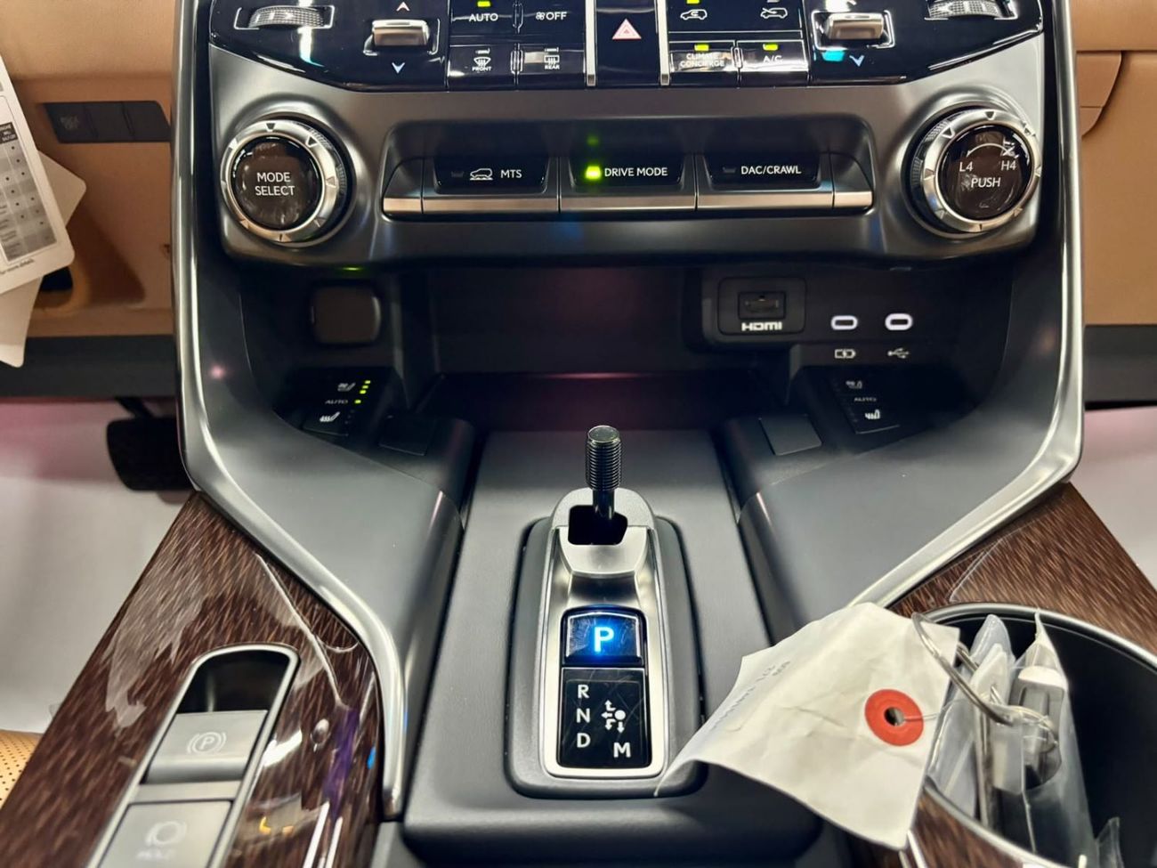 لكزس LX 700h SIGNATURE