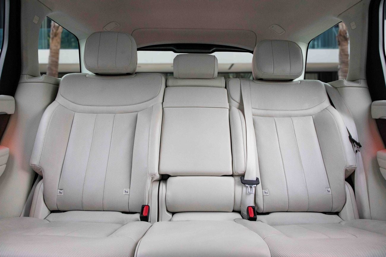 لاند روفر رينج روفر P400 SE Range Rover SE P400 | 8,617 P.M | 0% Downpayment | 2028 WARRANTY/SERVICE!