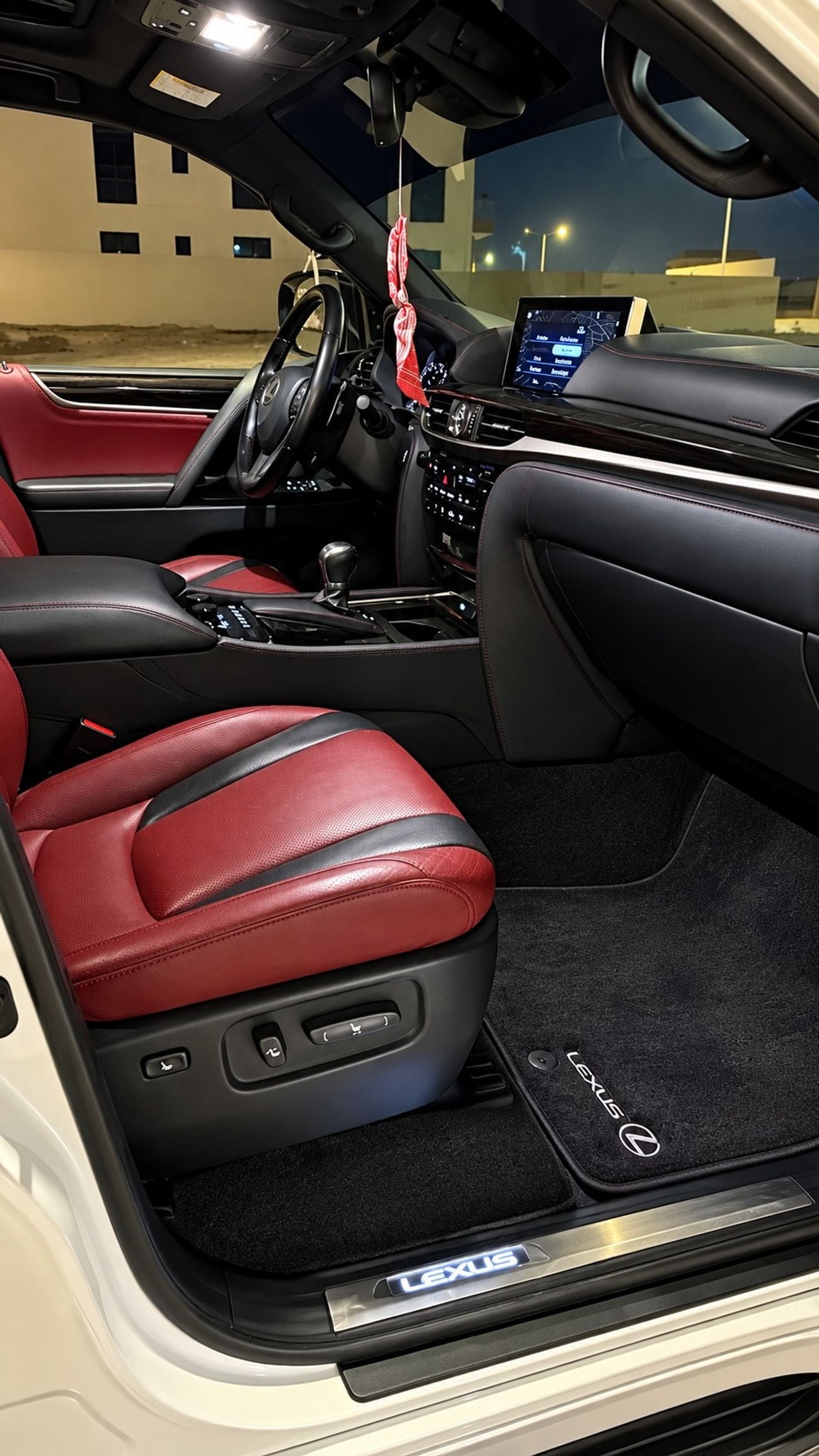 Lexus LX570 SIGNATURE (sport)