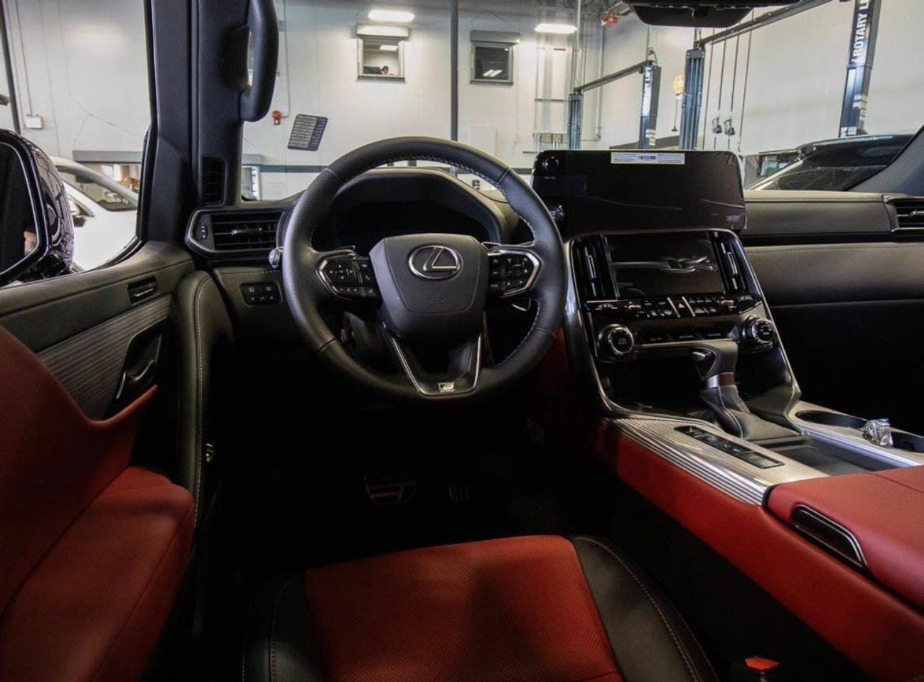 لكزس LX 600 F SPORT