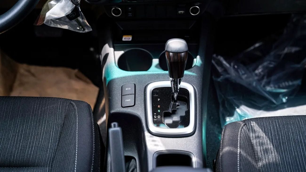 Toyota Hilux GLX 2.8 FULL GCC Specs