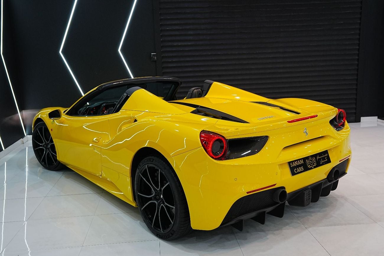 Ferrari 488 Spider STANDARD Carbon Fiber Pack, Passenger Display, JBL Audio, GCC Specs!!