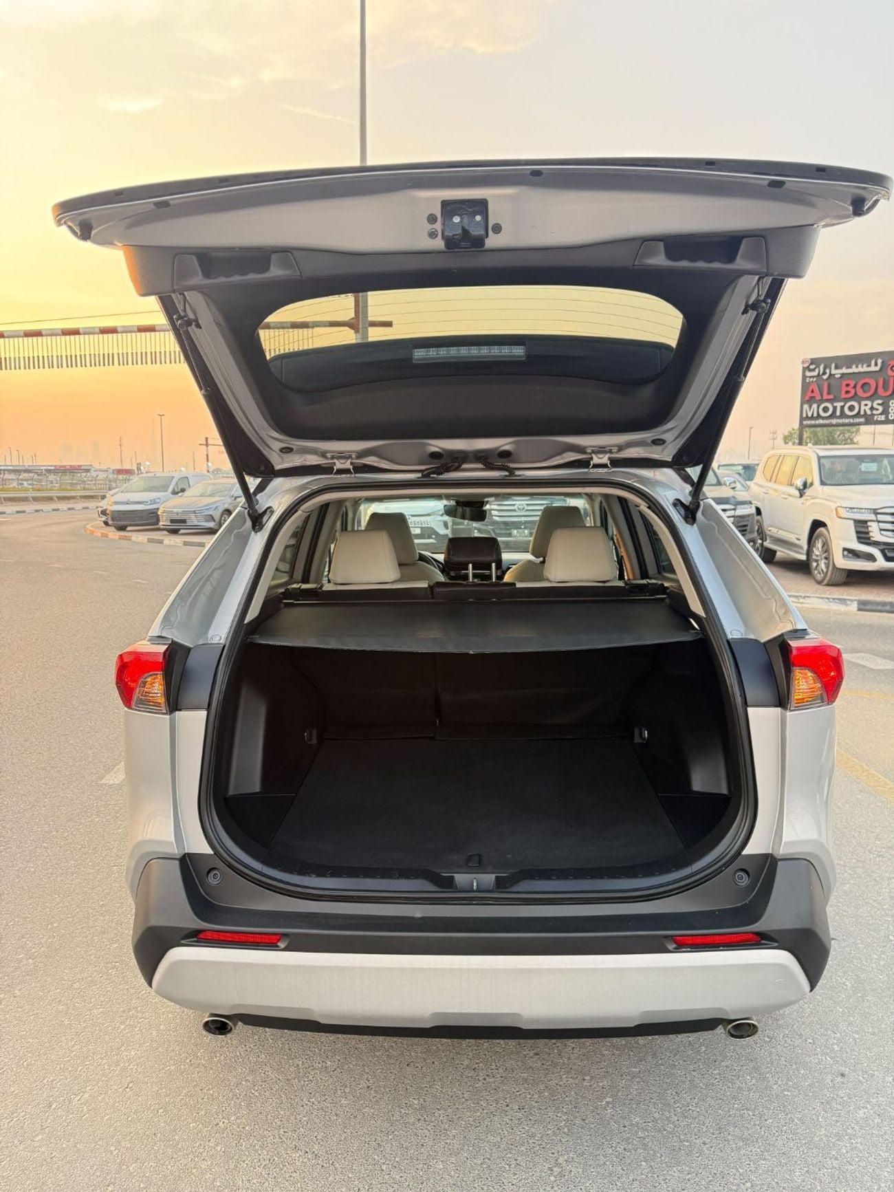 Toyota RAV4 LE 2022 TOYOTA RAV4 XLE MOONROOF 2.5L 4WD KM: 56000