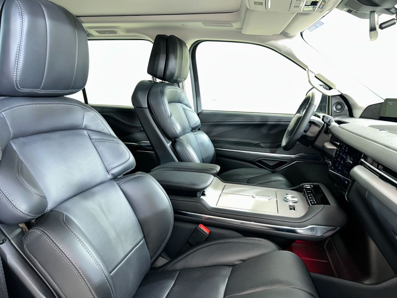 Lincoln Navigator RESERVE N1525 / AL TAYER MOTORS AL QOUZ SHOWROOM