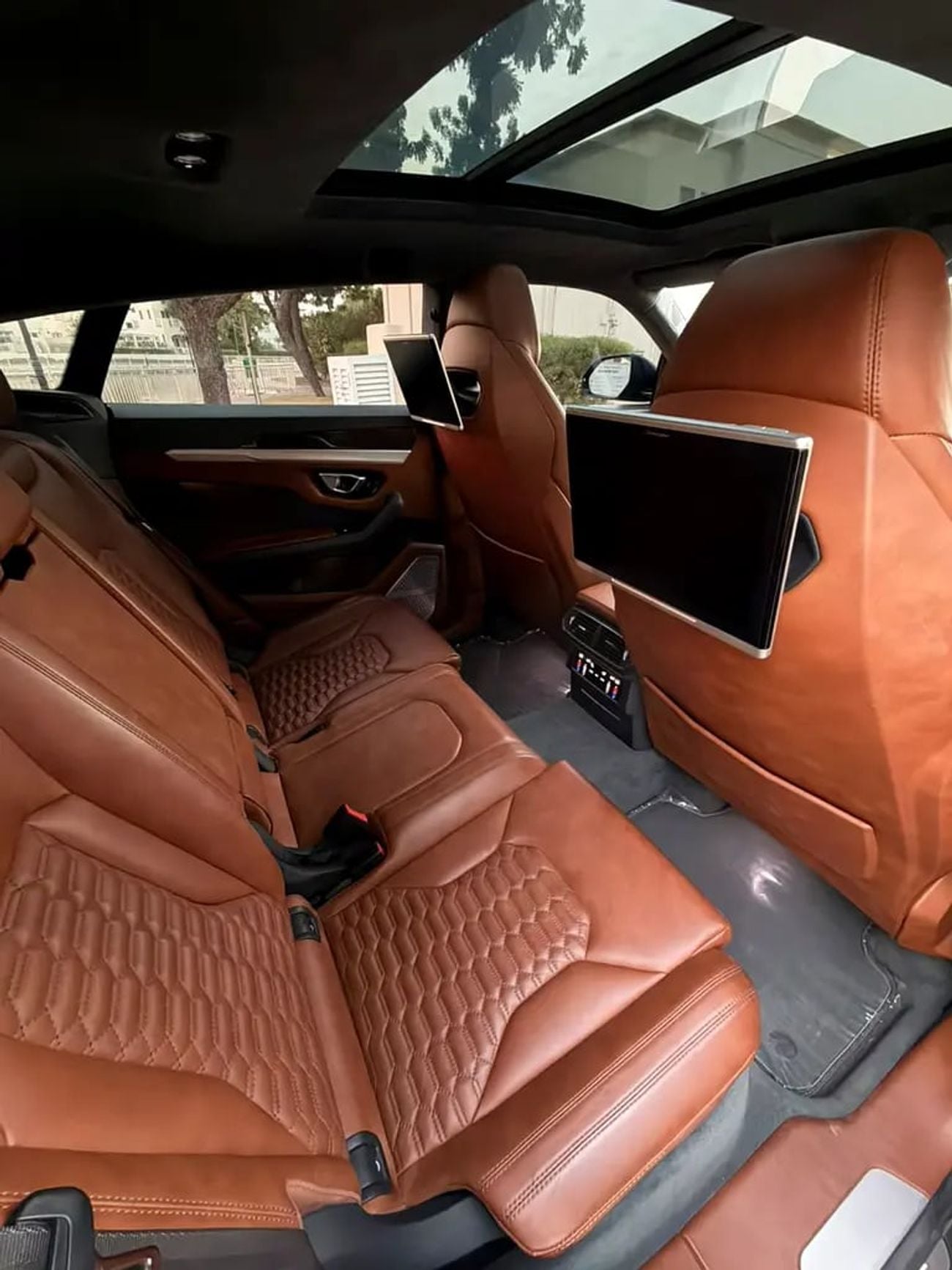 لامبورغيني اوروس ستاندارد Lambo , Agency Warranty & Service package Gcc Specs