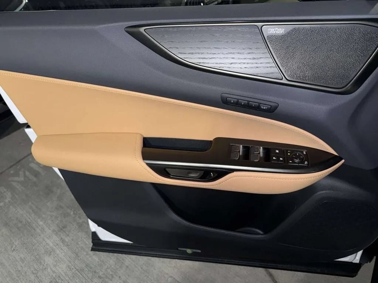 لكزس NX350h PLATINUM