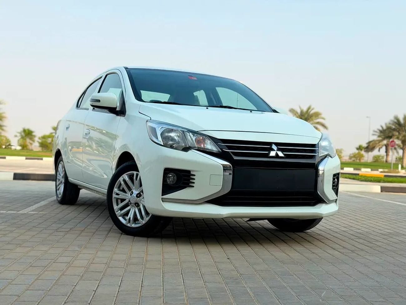 Mitsubishi Attrage GLX MID