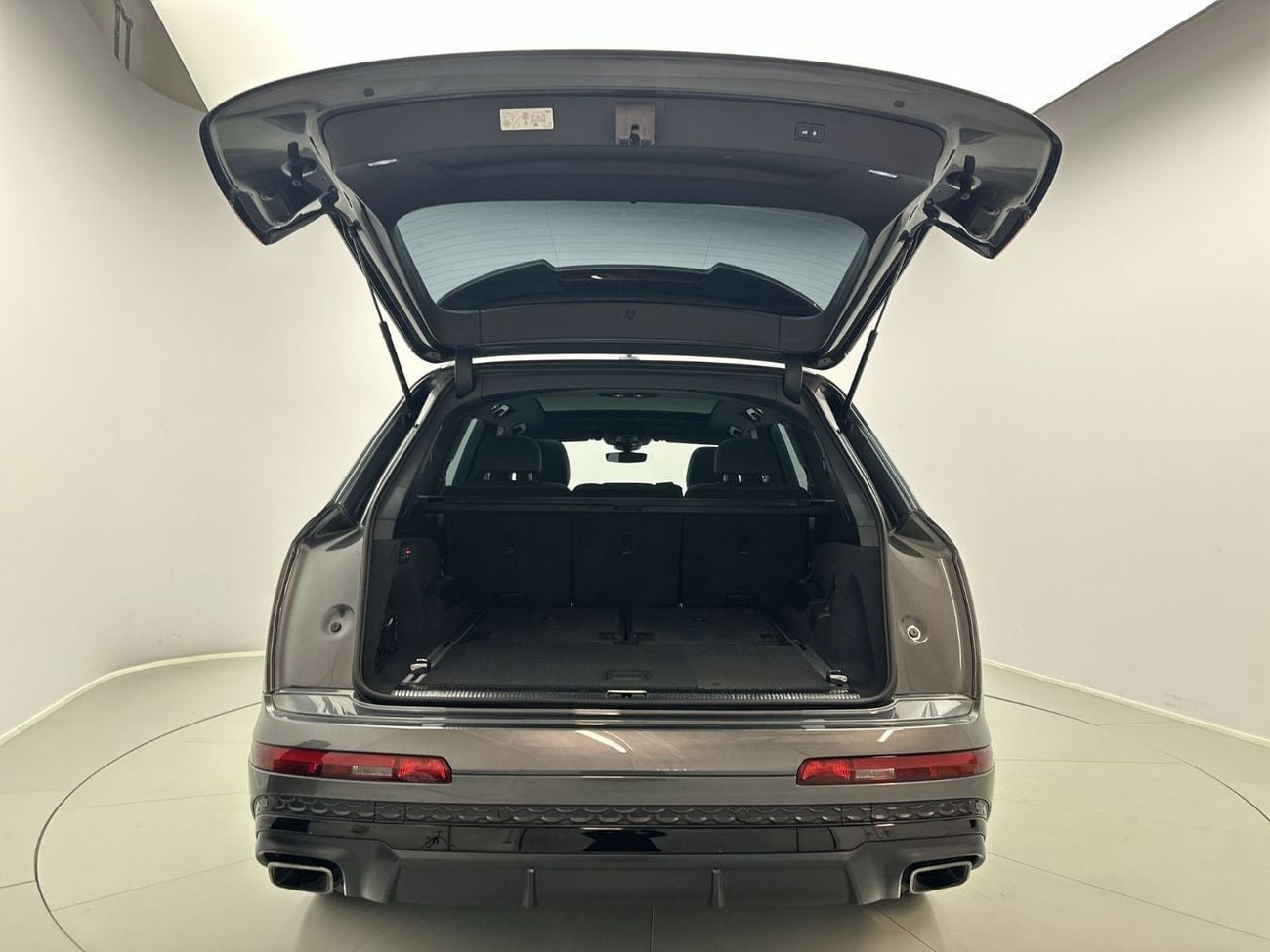 أودي Q7 45 TFSI S-LINE سيارة رياضية متعددة الاستخدامات S line 45 TFSI quattro بقوة 252 حصان الإصدار الأول (رقم المرجع: 1352