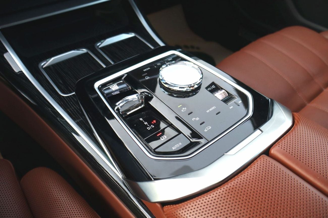 BMW 735i M SPORT