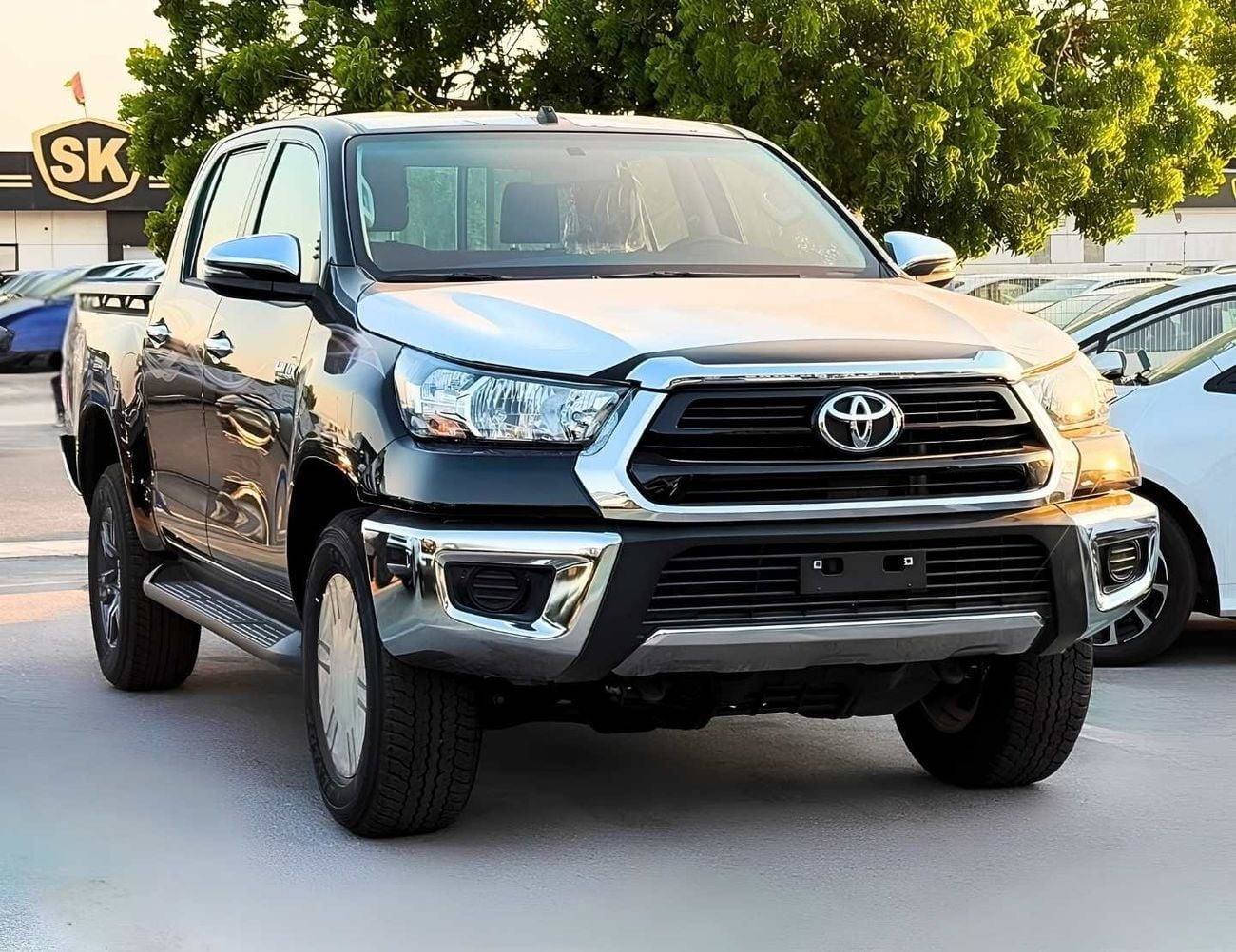 Toyota Hilux 2.7L PETROL TOYOTA HILUX DOUBLE CABIN || 2.7L PETROL A/T 4WD / MANUAL AC / FR&RR CHROME BUMPERS WITH HUK (CODE #