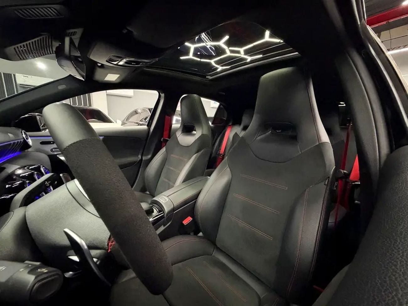 مرسيدس بنز A 35 AMG 4MATIC بريميوم