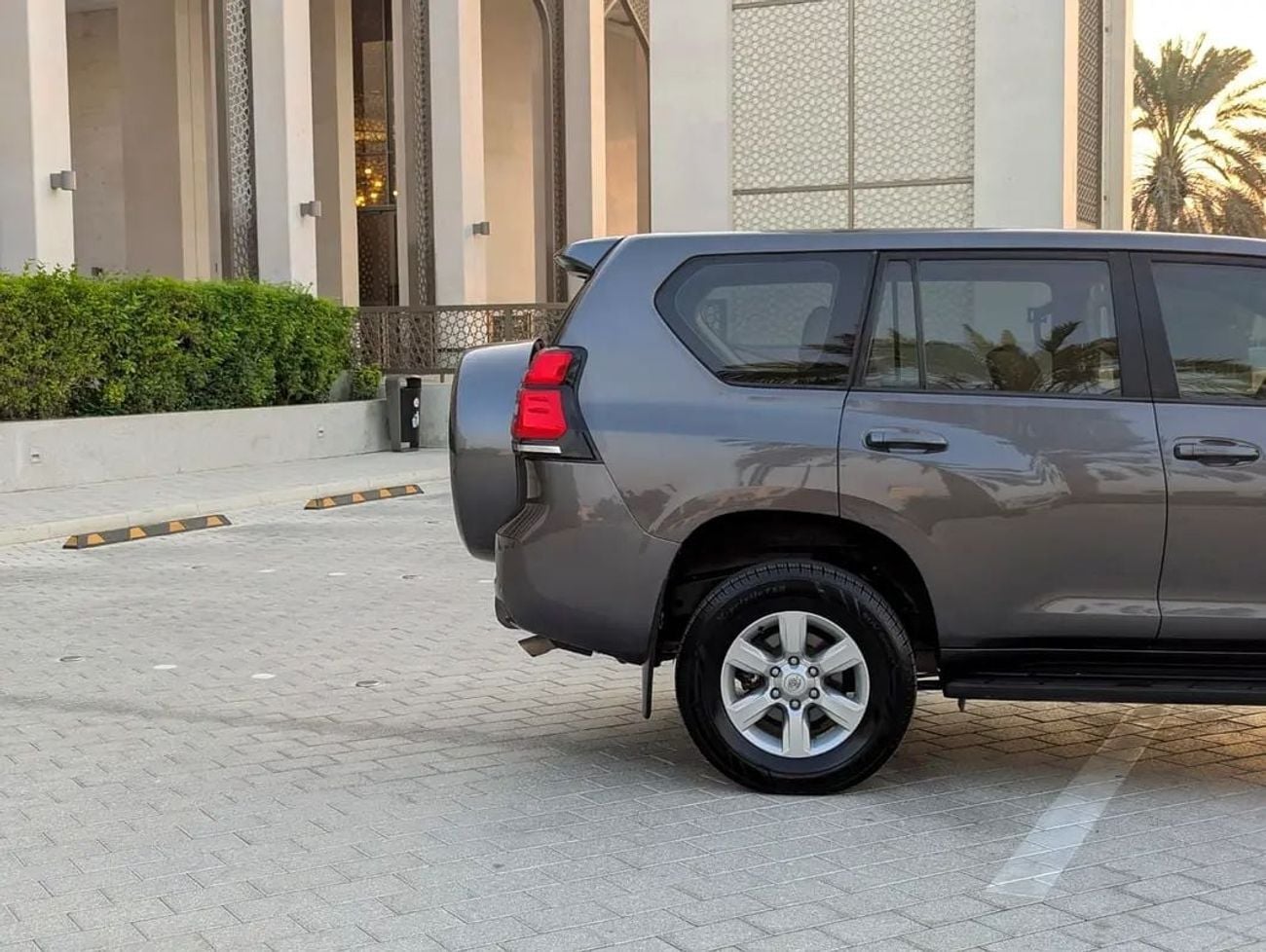 تويوتا برادو 60TH مواصفات خليجية، موديل 60، محرك V6 سعة 4.0 لتر، بحالة ممتازة
