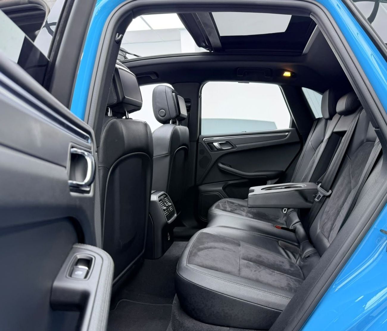 Porsche Macan STANDARD 2020 Porsche Macan, Warranty, Full Service History, Fully Loaded, Excellent Condition, GCC
