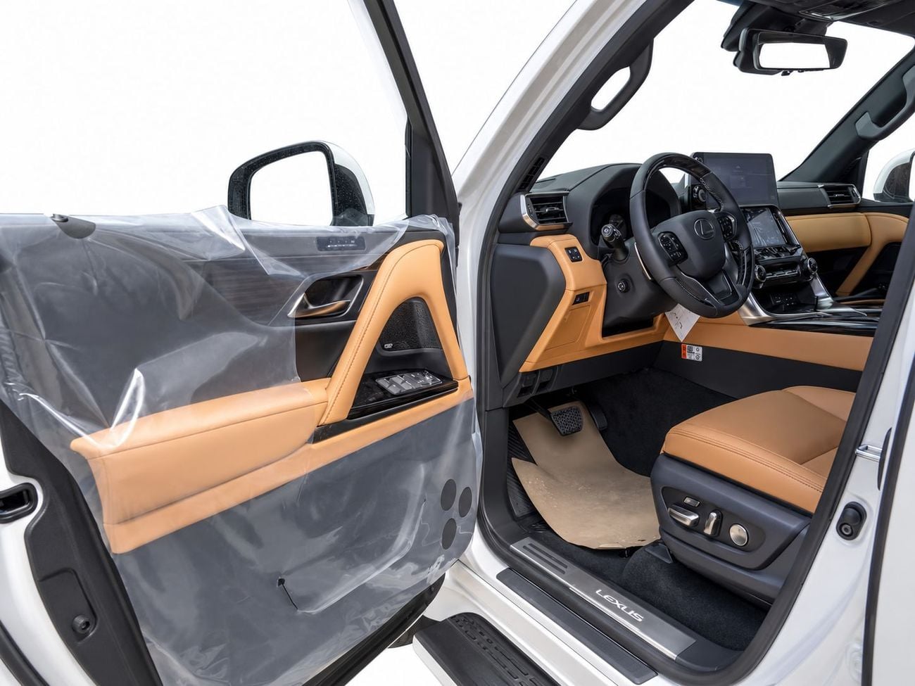 لكزس LX 700h URBAN ECTAV0006 - لكزس LX700h أوربان 2026 - محرك هجين 3.5 لتر، ناقل حركة أوتوماتيكي - لون أبيض مع مقصورة د