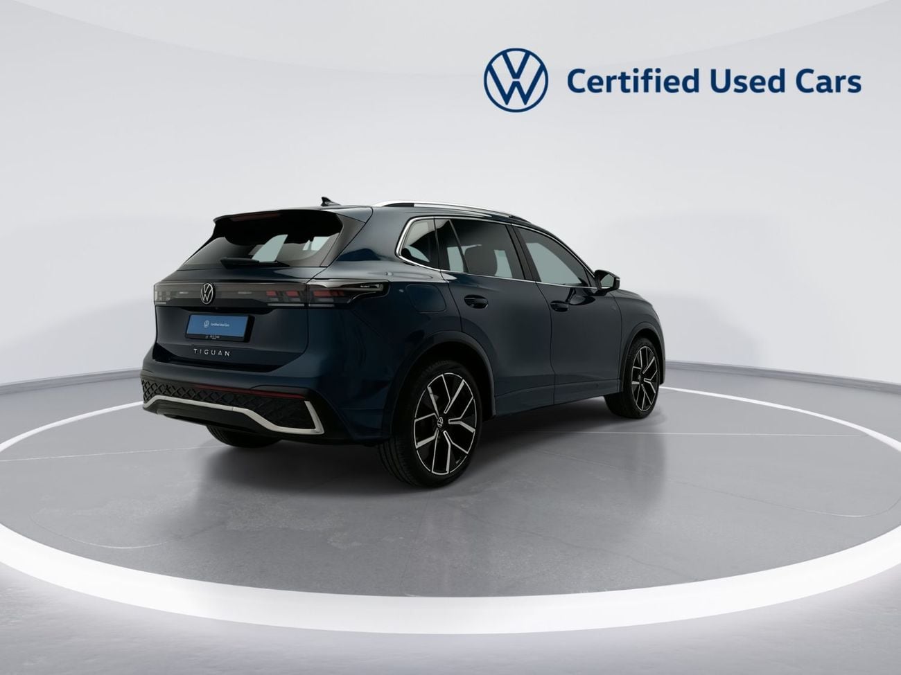 فولكس واجن تيجوان R-LINE 1.4L | Premium R-Line Interior | Panoramic Sunroof | Digital Cockpit Pro | Ambient Lighting | Rear C