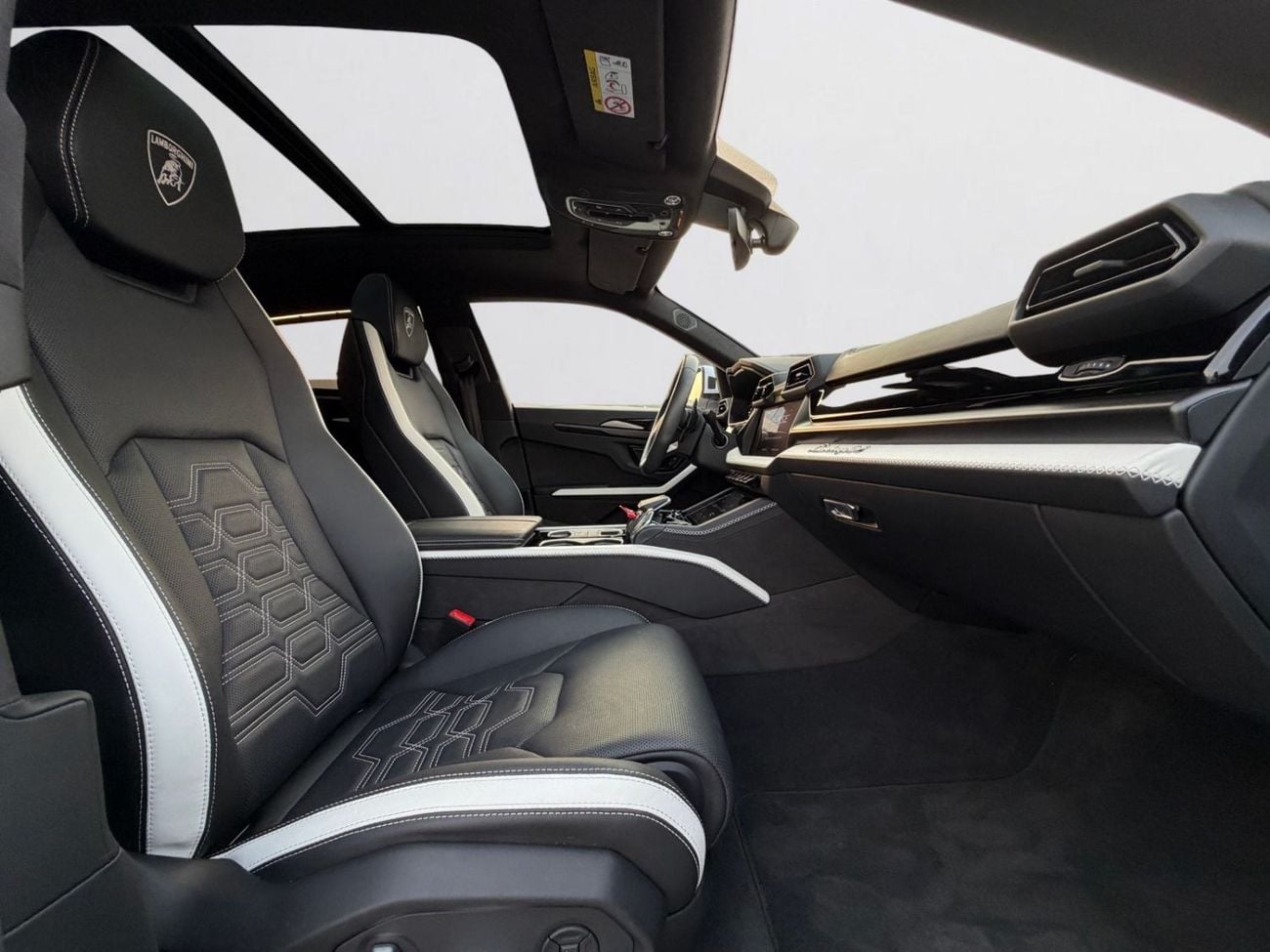 Lamborghini Urus SE UM FILE OPEN | SERVICE CONTRACT TILL 2030 | MATTE PPF | FULL AGENCY HISTORY