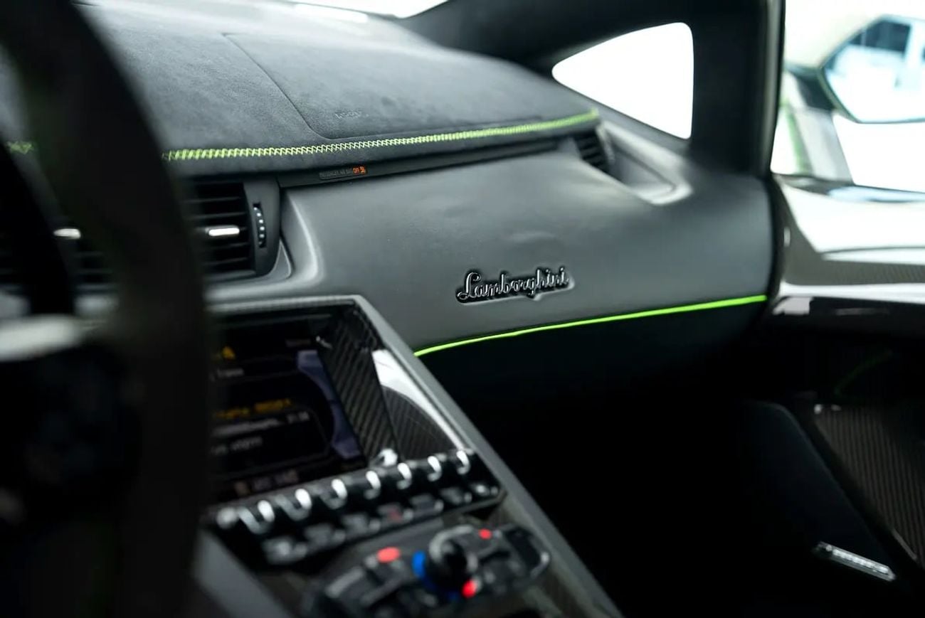 Lamborghini Aventador SVJ ONE OF 900 COUPÉS | ALA 2.0 | CARBON-FIBRE BUCKET SEATS