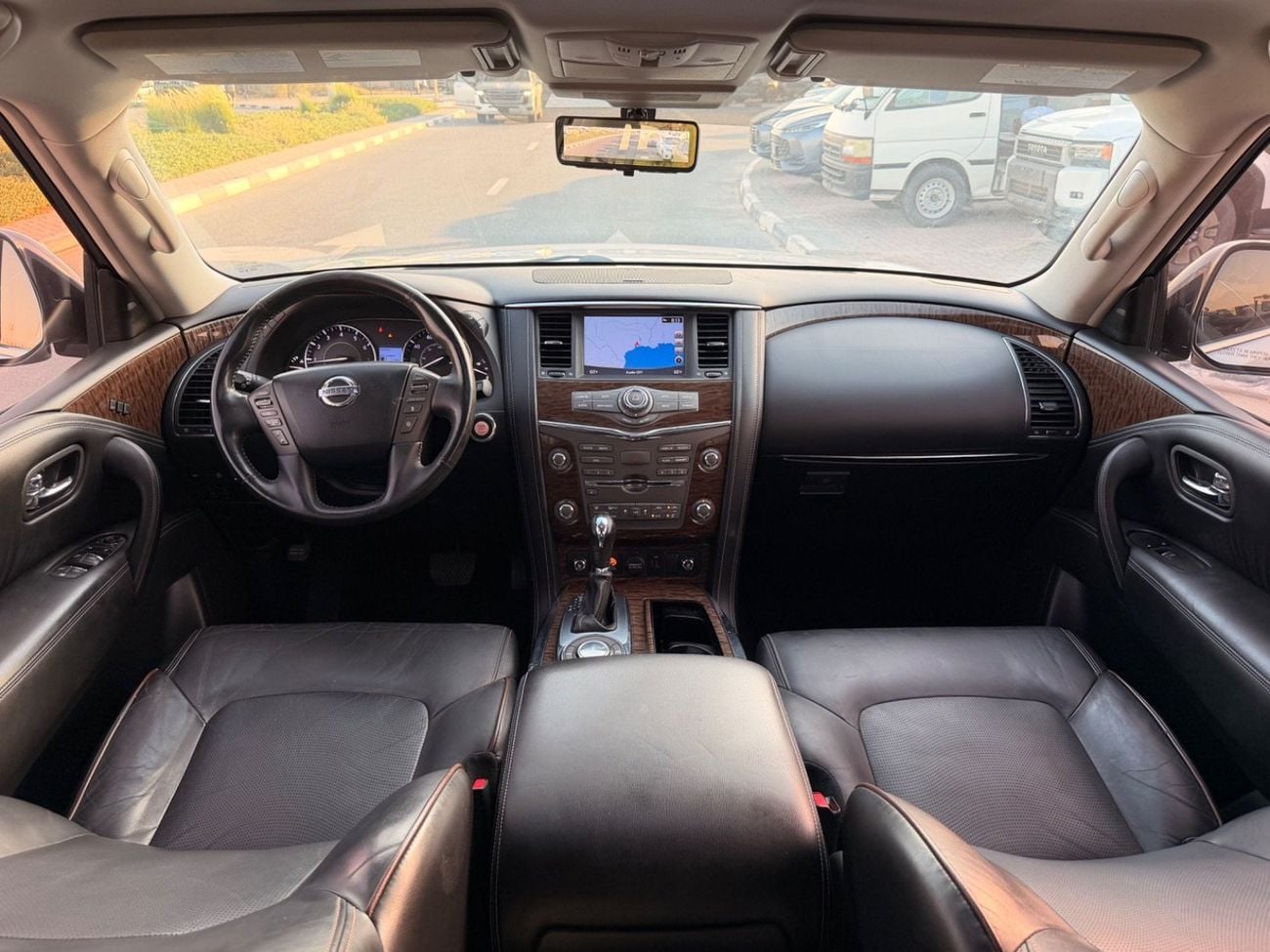 Nissan Armada PLATINUM (NON GCC) PLATINUM 5.6L full option