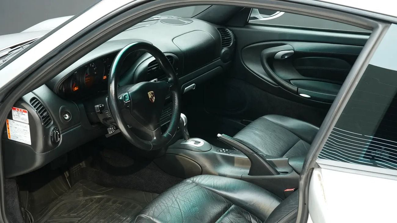 بورش 911 Carrera 4S Japanese Specs