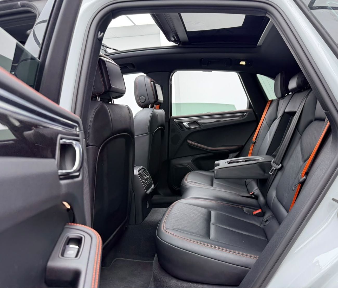 Porsche Macan STANDARD 2023 Porsche Macan, 2027 Porsche Warranty, Full Porsche Service History, Low Km, GCC