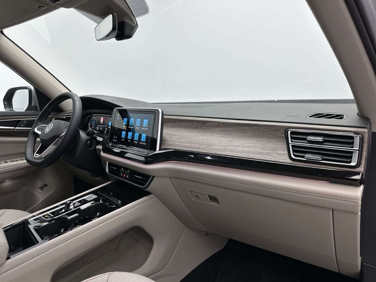 Volkswagen Teramont COMFORTLINE Teramont 2.0L (Facelift 2) | 28,100 AED SAVINGS from New Car |Refreshed Design & Panoram
