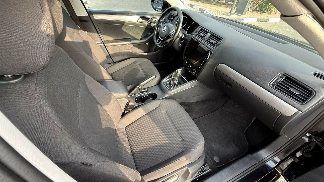 Volkswagen Jetta SE GCC Specs , excellent condition