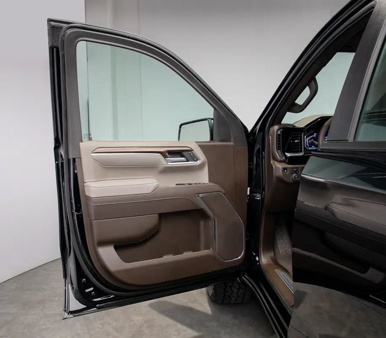 Chevrolet Silverado 1500 RST Dealer Unlimited Kms Warranty until • FDSH • Delivery Mileage • GCC