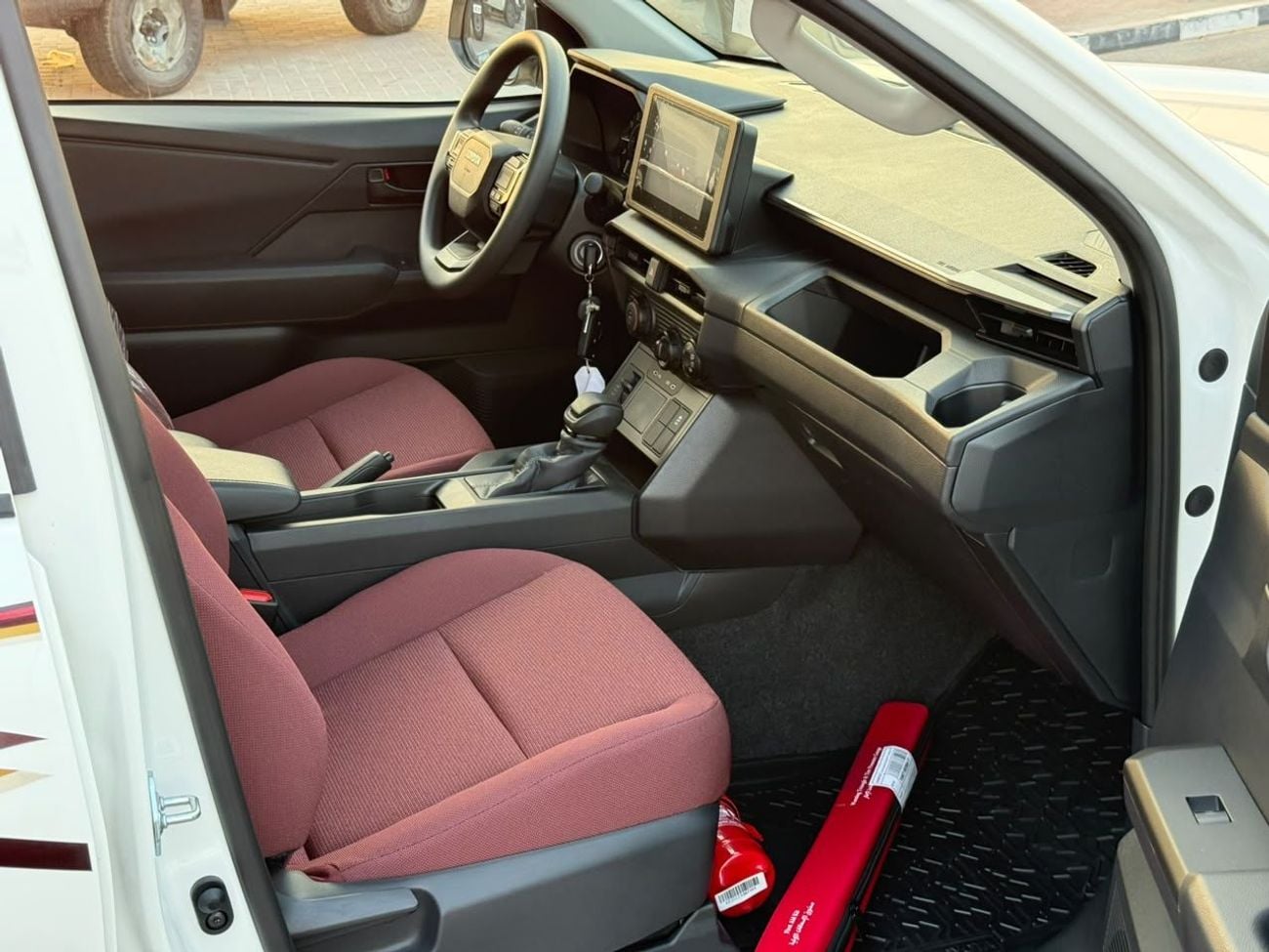 Toyota Hilux TOYOTA HILUX DOUBLE CABIN PICK-UP || 2.7L PETROL AT 4WD / WHITE 2027