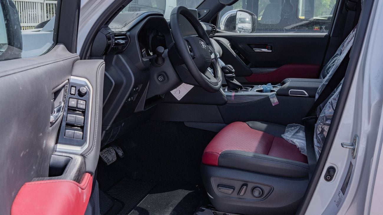 تويوتا لاند كروزر VXR 2026 Toyota Land Cruiser VXR 3.5L Twin Turbo AT Petrol (White-red)