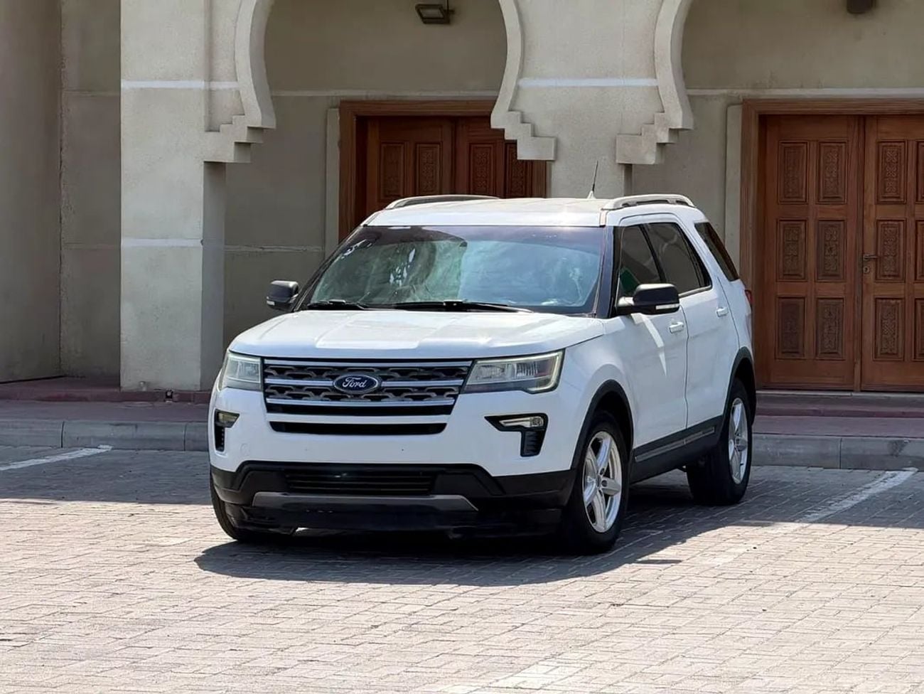 Ford Explorer XLT (American Specs)
