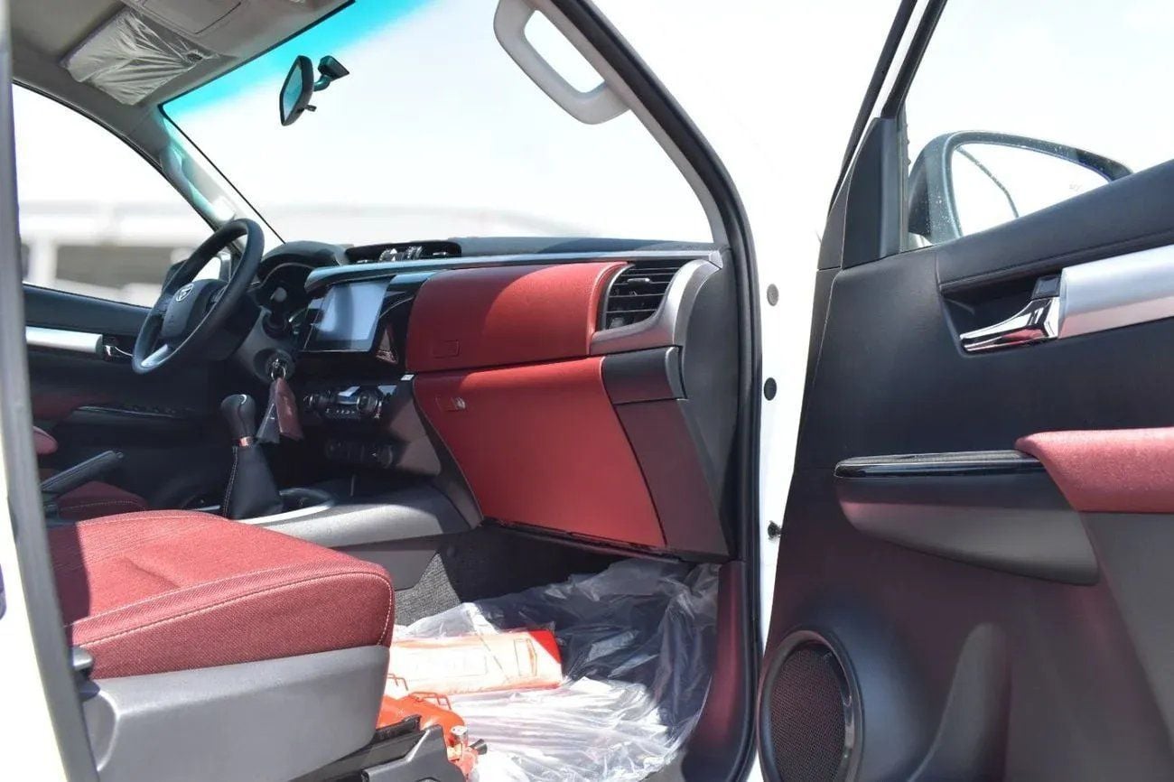 Toyota Hilux GLX MT 2.7 PETROL