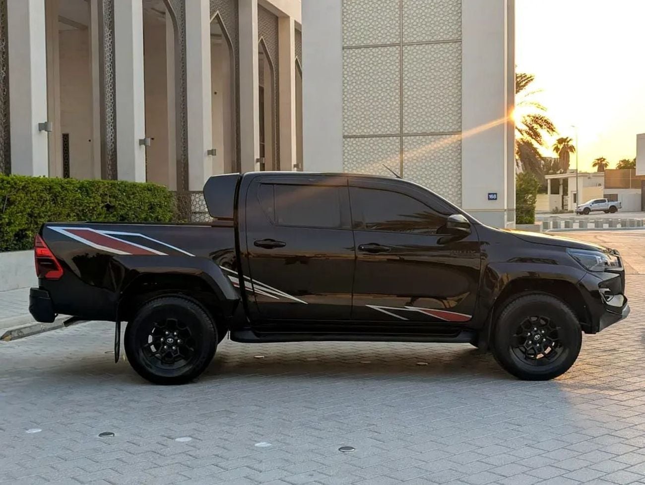 Toyota Hilux GLX 2018 Toyota Hilux 4X4 GR Sport GCC Specs Facelifted 2025 V4 2.7L Interior & Exterior Well-maintaind